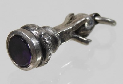 Lot 140 - A 19th century carved carnelian intaglio seal