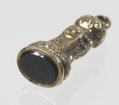 Lot 140 - A 19th century carved carnelian intaglio seal