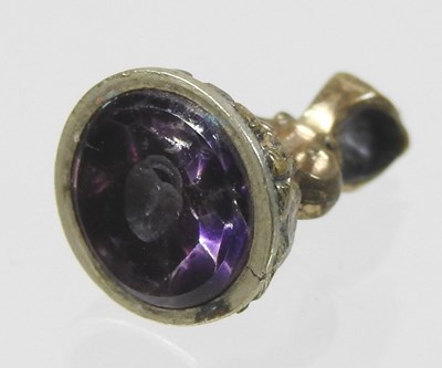 Lot 140 - A 19th century carved carnelian intaglio seal