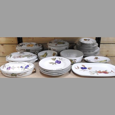 Lot 622 - A Royal Worcester Evesham service