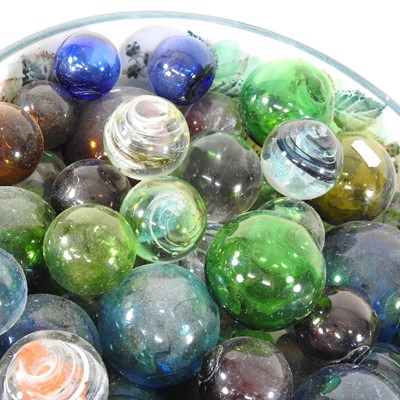 Lot 178 - A Tain bowl of glass balls