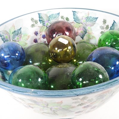 Lot 178 - A Tain bowl of glass balls
