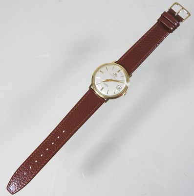 Lot 49 - A Watches of Switzerland 18 carat gold cased gentleman's vintage wristwatch