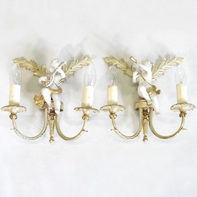 Lot 604 - A pair of cherub wall lights