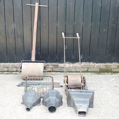 Lot 773 - A collection of garden equipment