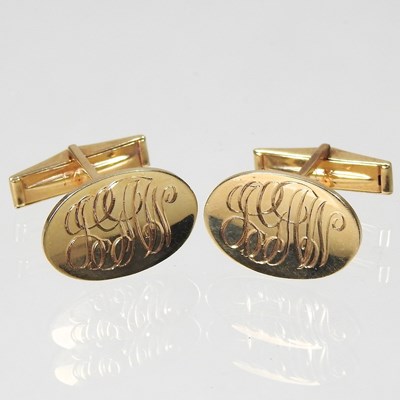 Lot 140 - A pair of 14 carat gold cufflinks
