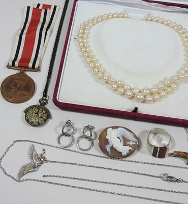 Lot 180 - Two medals and costume jewellery