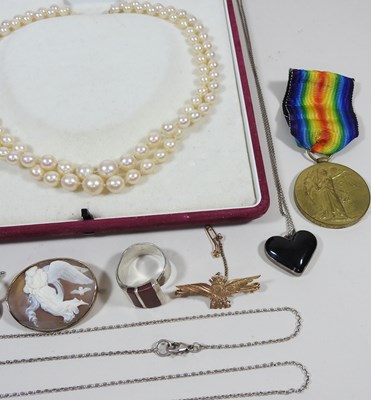 Lot 180 - Two medals and costume jewellery