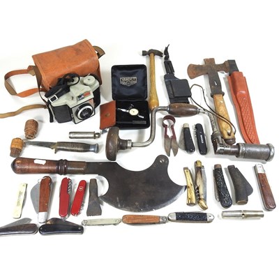 Lot 835 - A collection of hand tools and knives