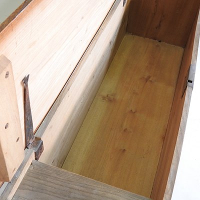 Lot 36 - An elm six plank coffer