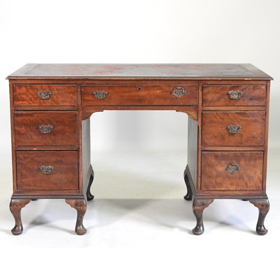 Lot 711 - A reproduction pedestal desk