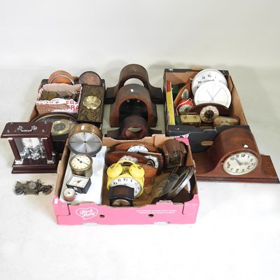 Lot 722 - A collection of clocks and parts