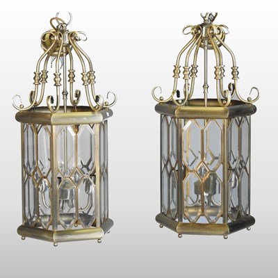 Lot 822 - A pair of hanging lanterns