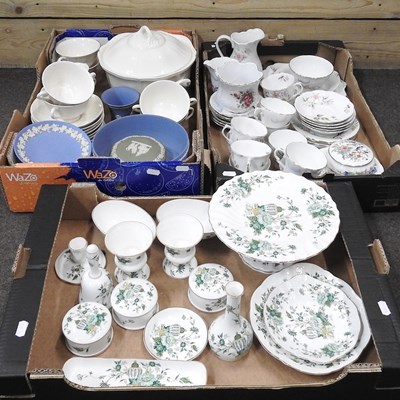 Lot 549 - A collection of decorative china