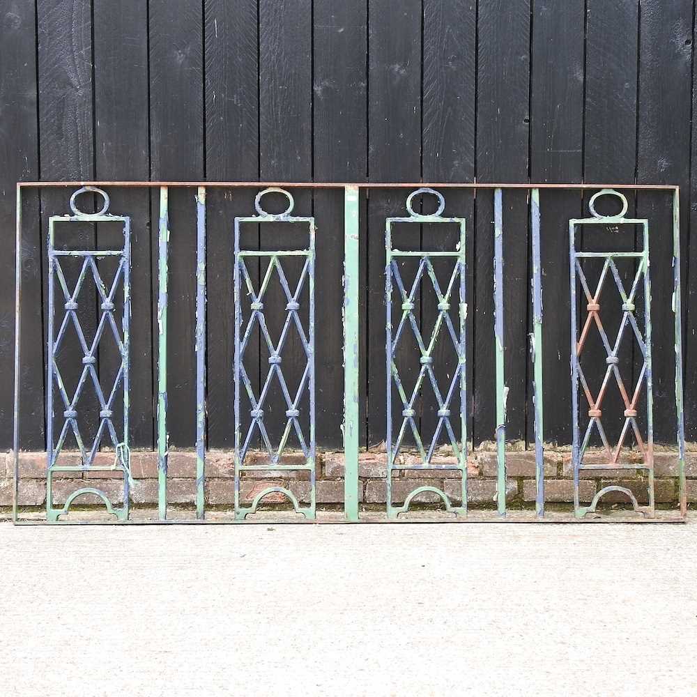 Lot 481 - An iron garden railing