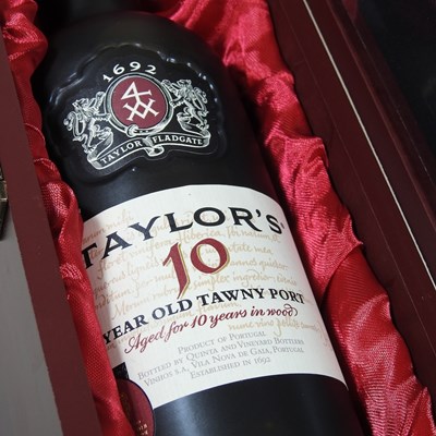 Lot 109 - A bottle of Taylor's Tawny port