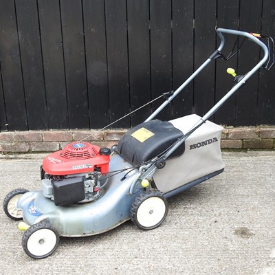 Lot 665 - A Honda  lawn mower