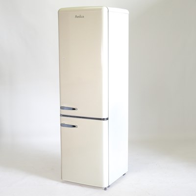 Lot 462 - An Amica fridge-freezer