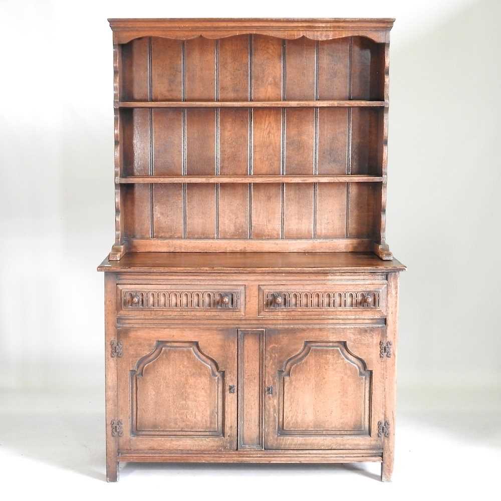 Lot 646 - An oak dresser