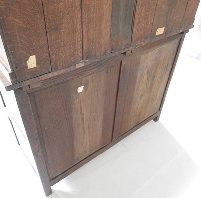 Lot 646 - An oak dresser