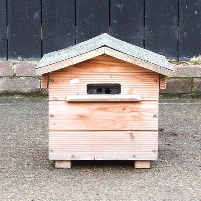 Lot 897 - A wooden beehive