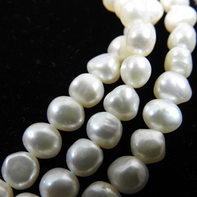 Lot 170 - Two cultured pearl necklaces