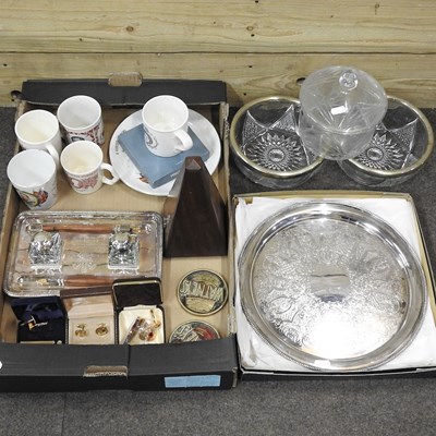 Lot 868 - A collection of silver plate