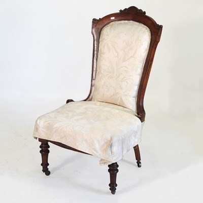 Lot 622 - A Victorian table and chair