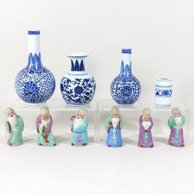 Lot 906 - A collection of oriental china