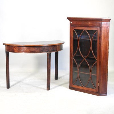 Lot 926 - A George III table and cabinet