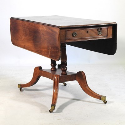 Lot 486 - A Regency mahogany table