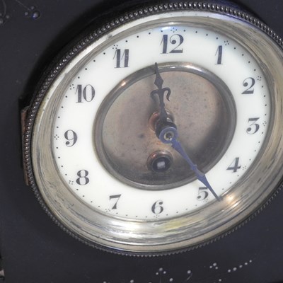 Lot 559 - A Victorian black slate mantel clock