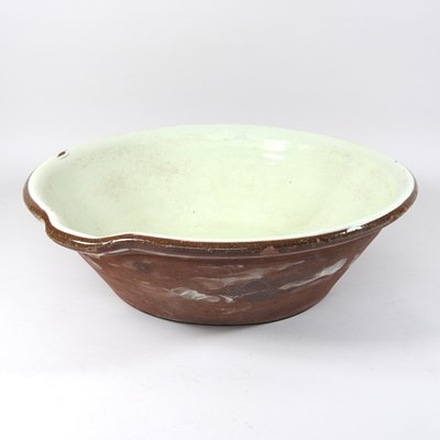 Lot 644 - A 19th century dairy bowl