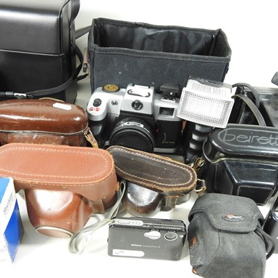 Lot 99 - A collection of cameras