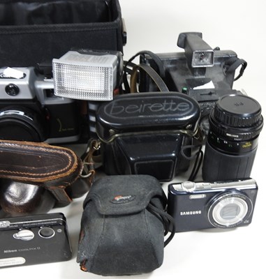 Lot 99 - A collection of cameras