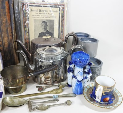 Lot 432 - A collection of metal wares