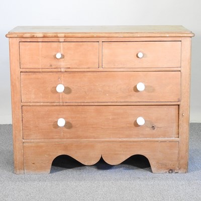 Lot 726 - An antique pine chest