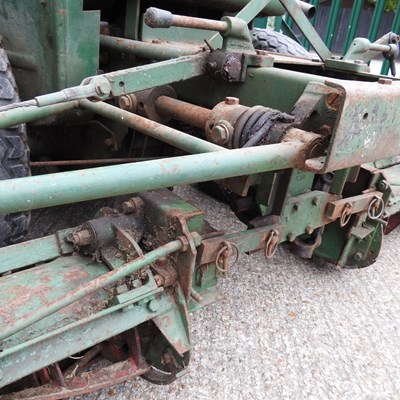 Lot 24 - A Ransomes ride-on gang mower
