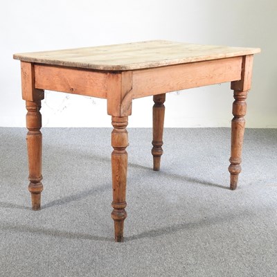 Lot 451 - An antique pine table