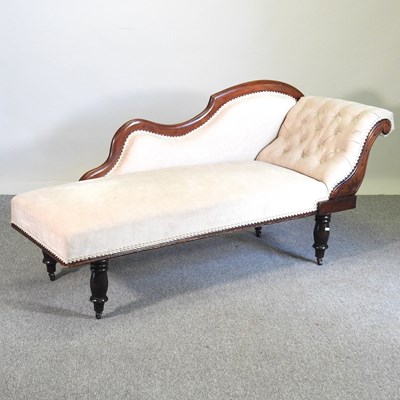 Lot 476 - A chaise longue