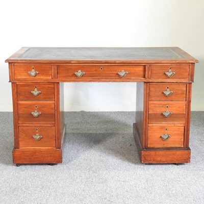 Lot 332 - An Edwardian desk