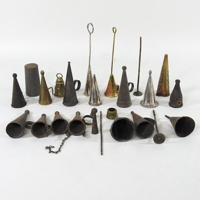 Lot 324 - A collection of candle snuffers