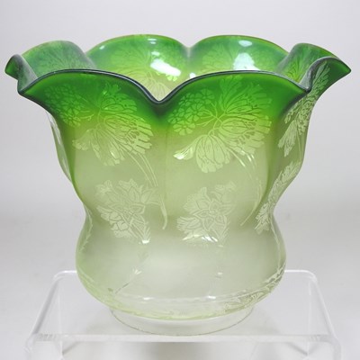 Lot 270 - A green etched glass oil lamp shade