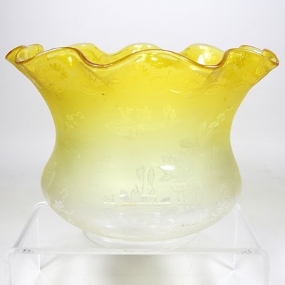 Lot 295 - A yellow etched glass oil lamp shade