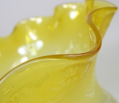 Lot 295 - A yellow etched glass oil lamp shade