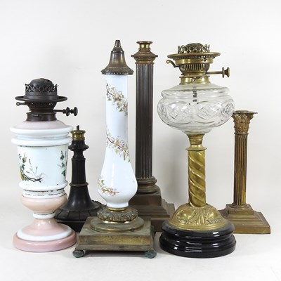 Lot 582 - A collection of oil lamps