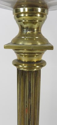 Lot 436 - A 19th century oil lamp