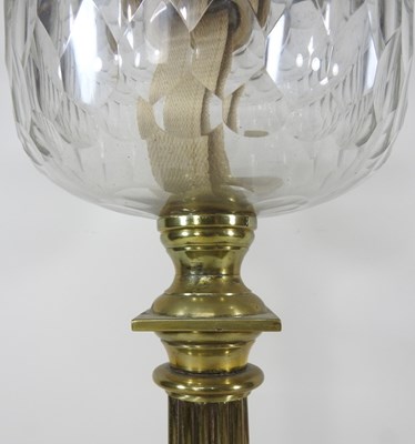 Lot 436 - A 19th century oil lamp