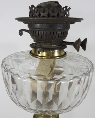 Lot 436 - A 19th century oil lamp