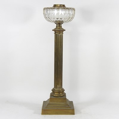 Lot 562 - A 19th century oil lamp